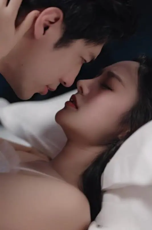 《四年后她带萌宝惊艳全球》：逆袭翻盘的霸道总裁甜宠史，当失意女遇上萌娃，全球瞩目！